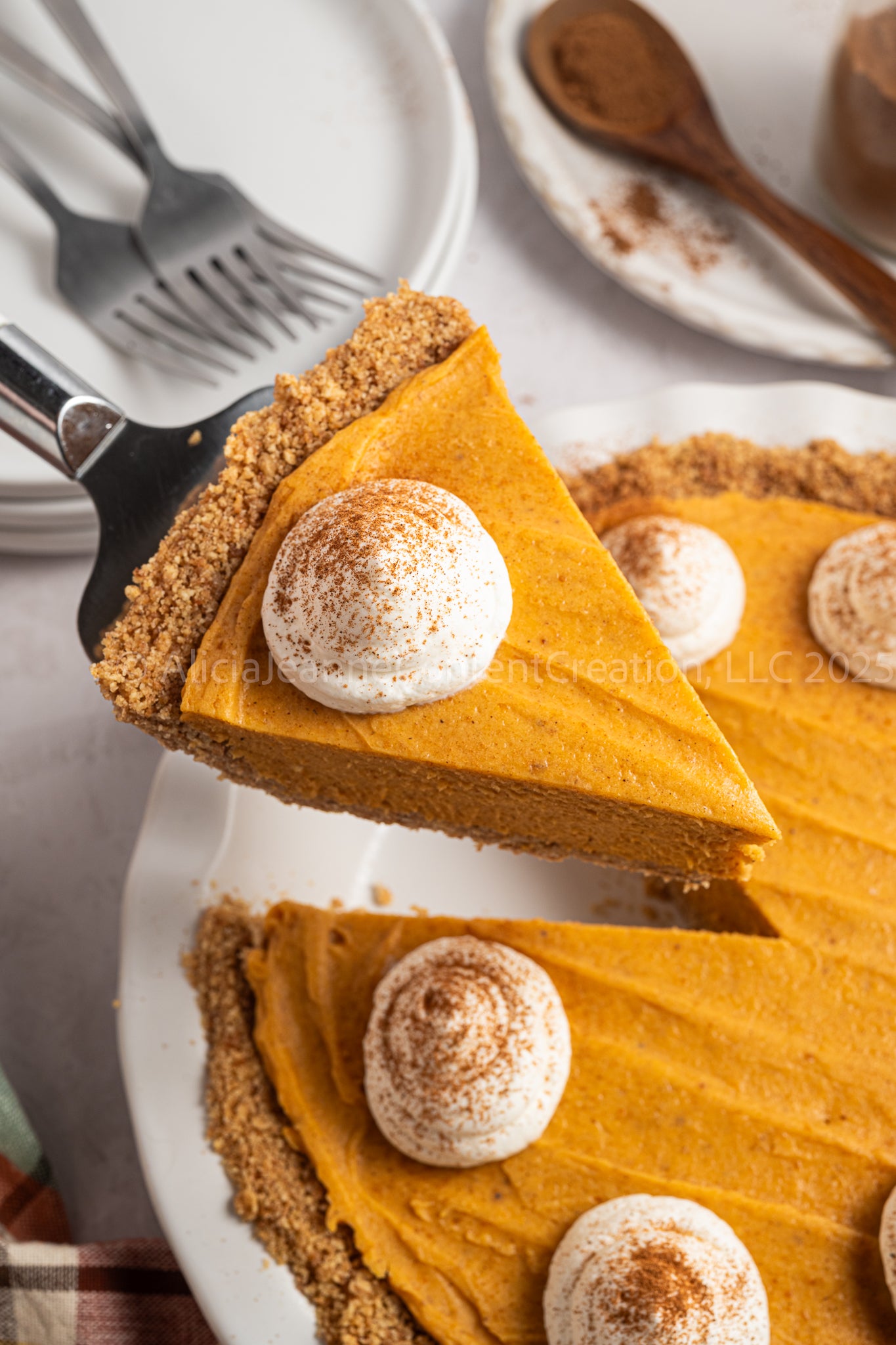 Marshmallow Pumpkin Pie - *EXCLUSIVE*