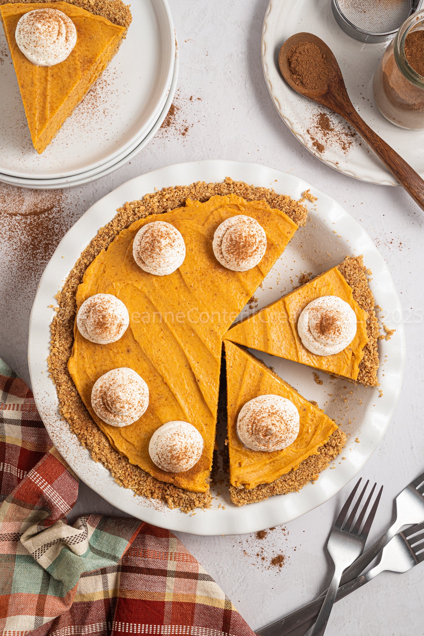 Marshmallow Pumpkin Pie - *EXCLUSIVE*