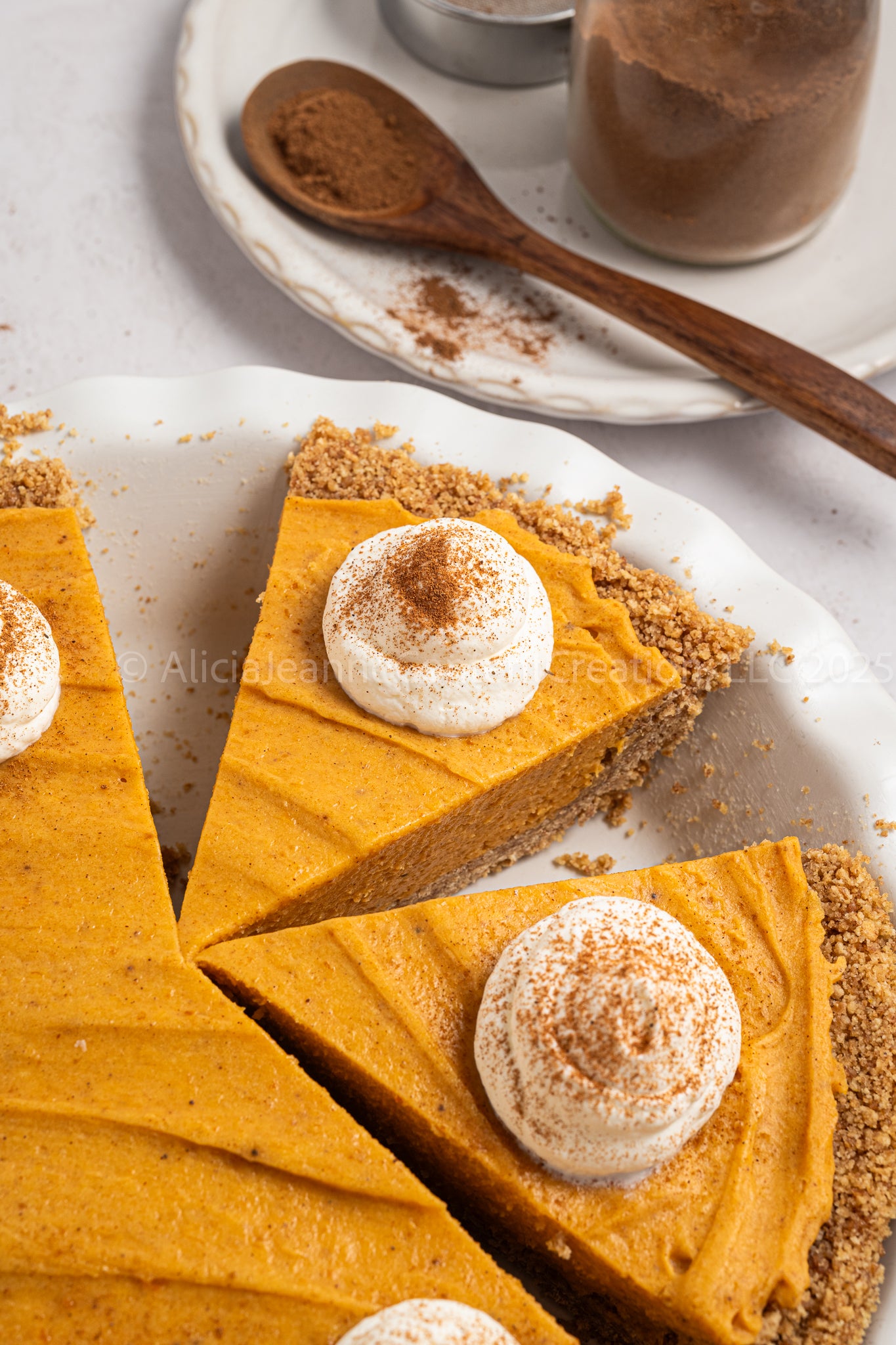 Marshmallow Pumpkin Pie - *EXCLUSIVE*